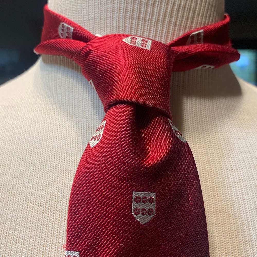 BEN SILVER CHARLESTON LONDON HERALDIC CREST SHIELD RED SILK NECKTIE